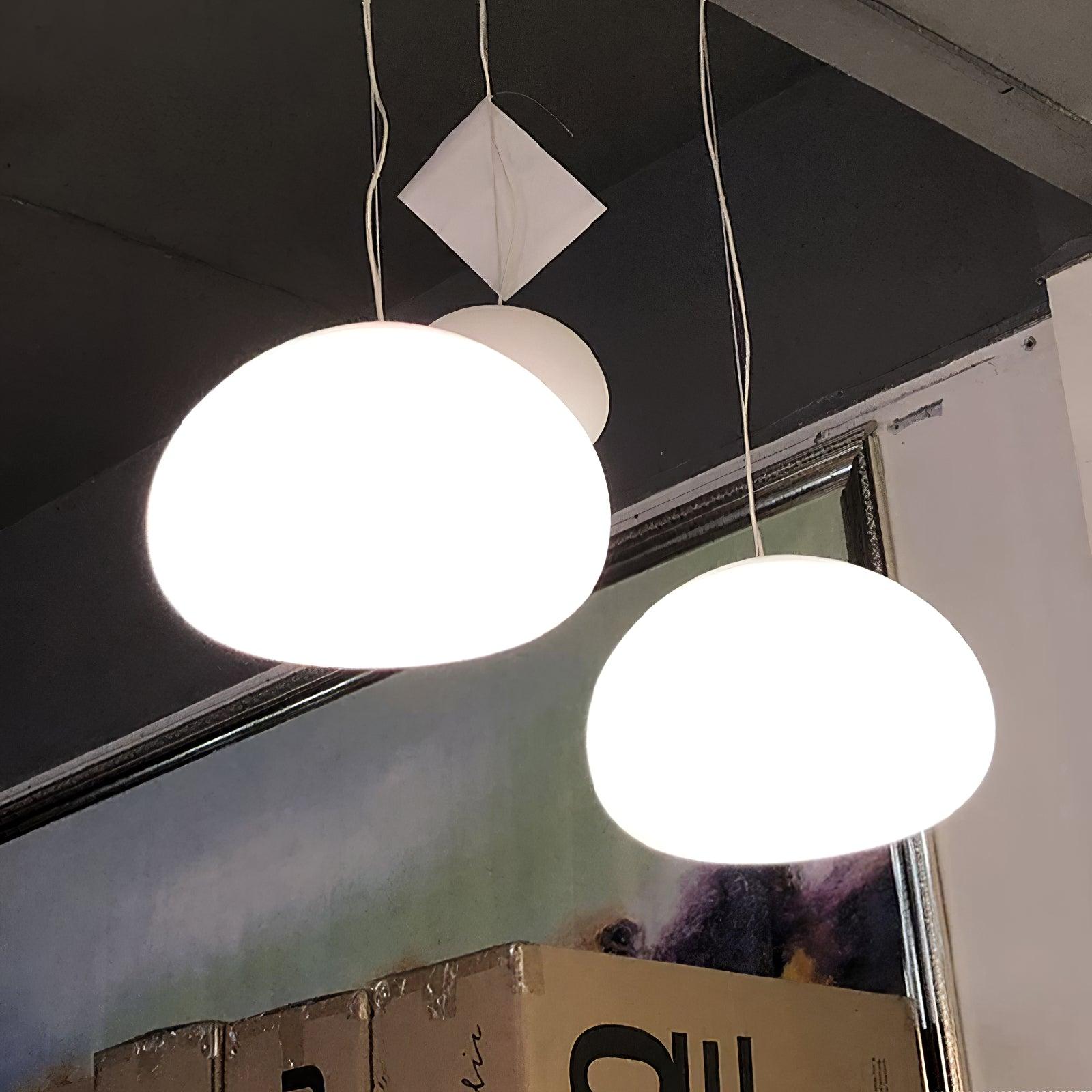 Lampada a sospensione a forma di focaccina cotta al vapore