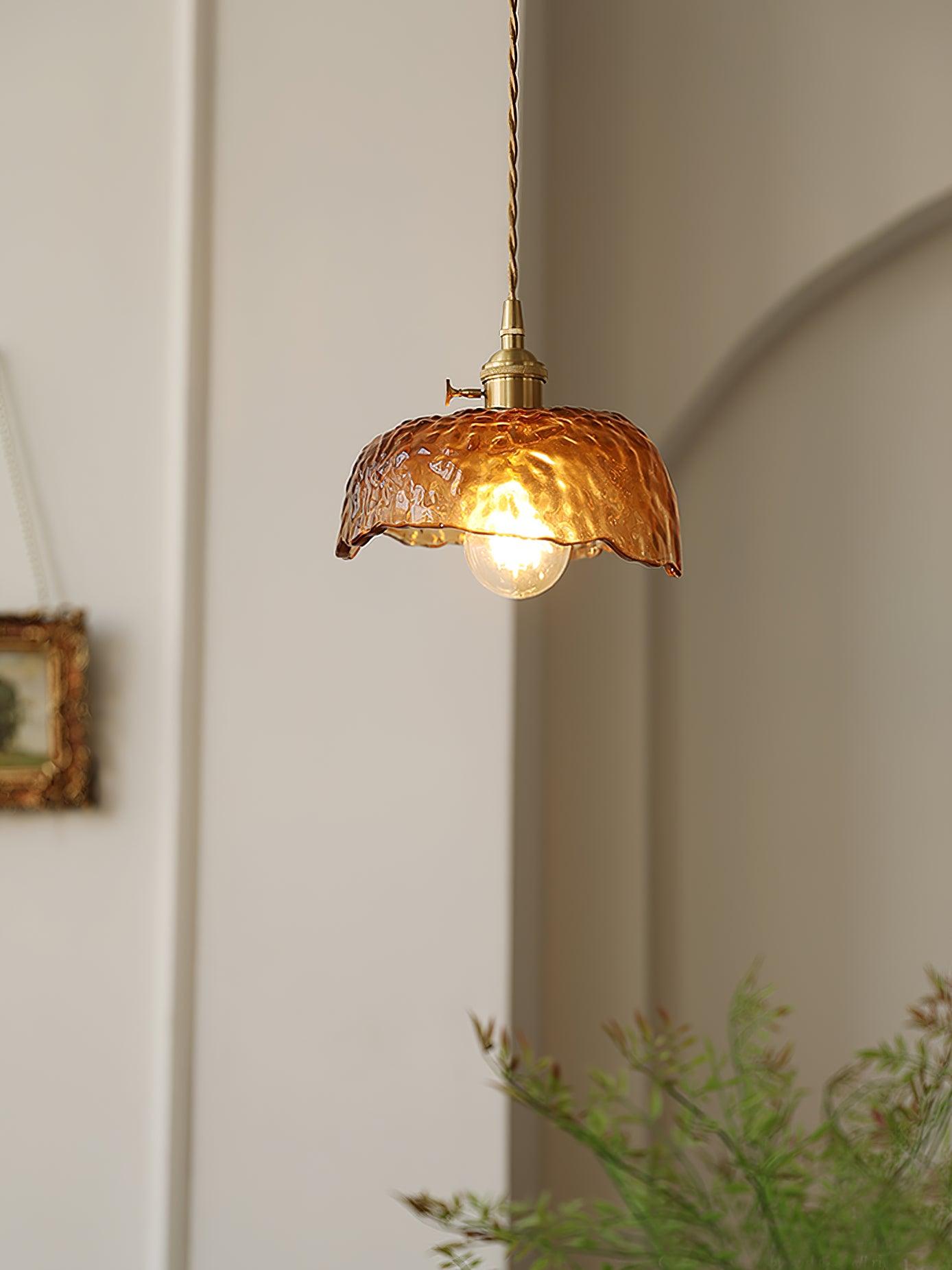 Luce a sospensione in vetro marrone vintage