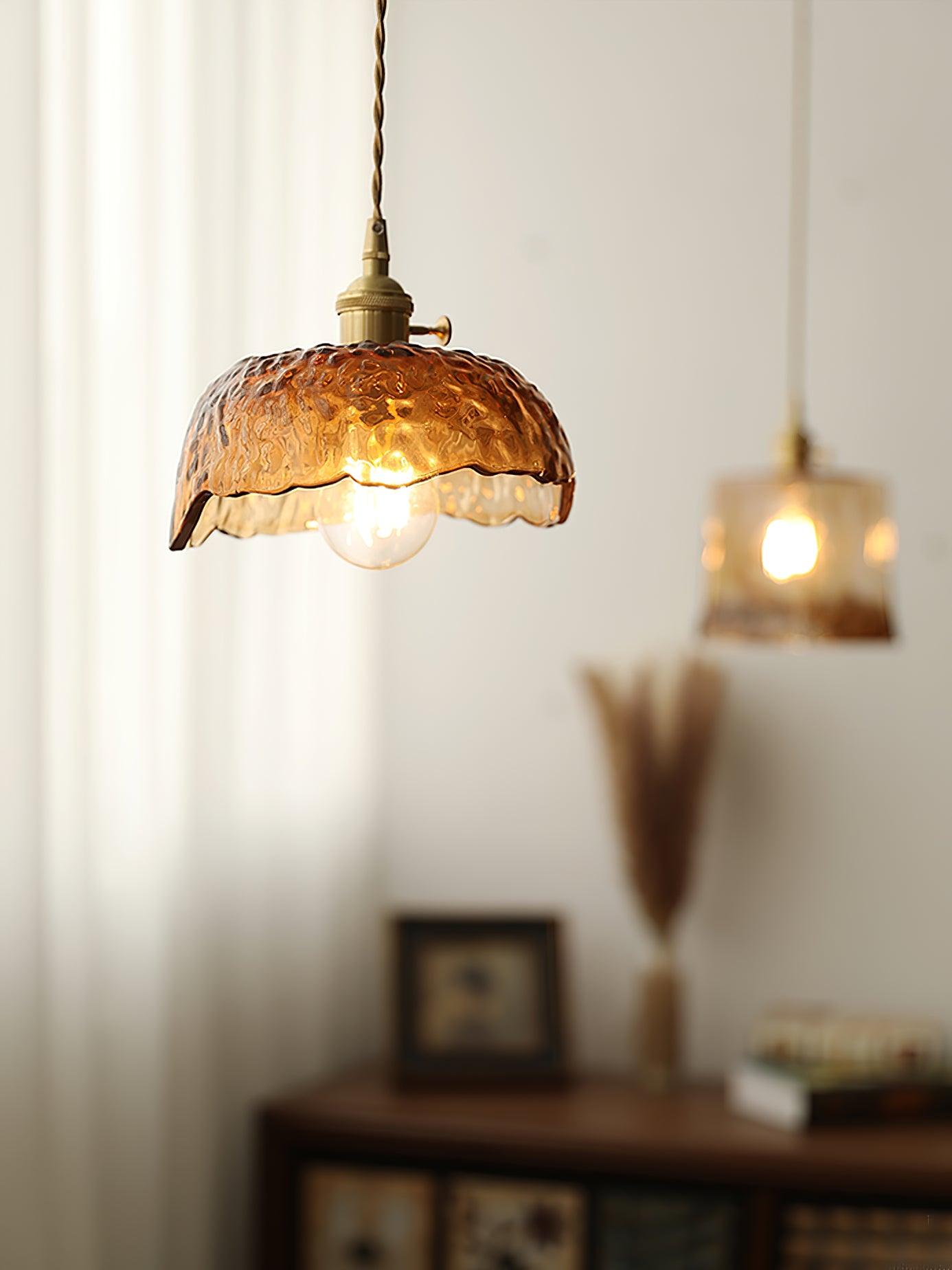 Luce a sospensione in vetro marrone vintage