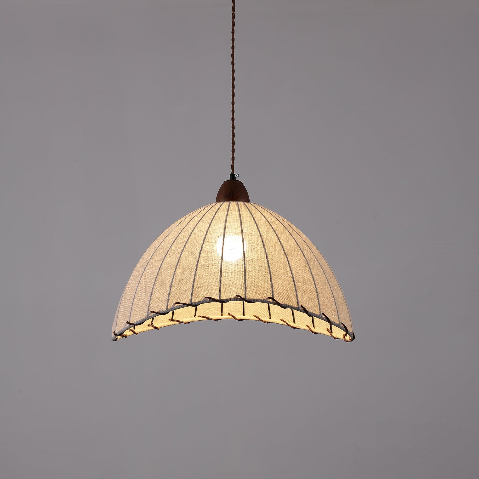 Lampada a sospensione della serie Legno e Tessuto