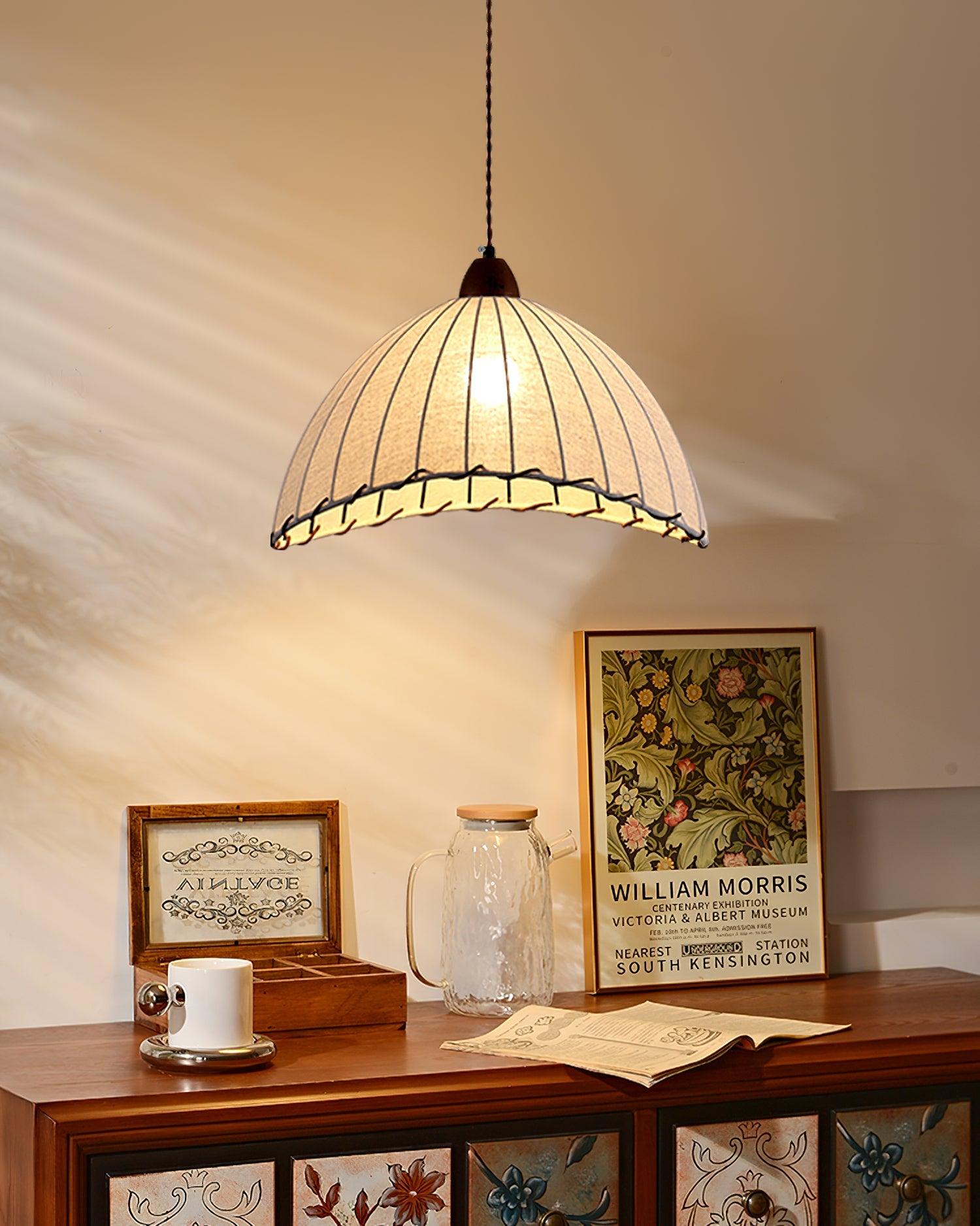 Lampada a sospensione della serie Legno e Tessuto