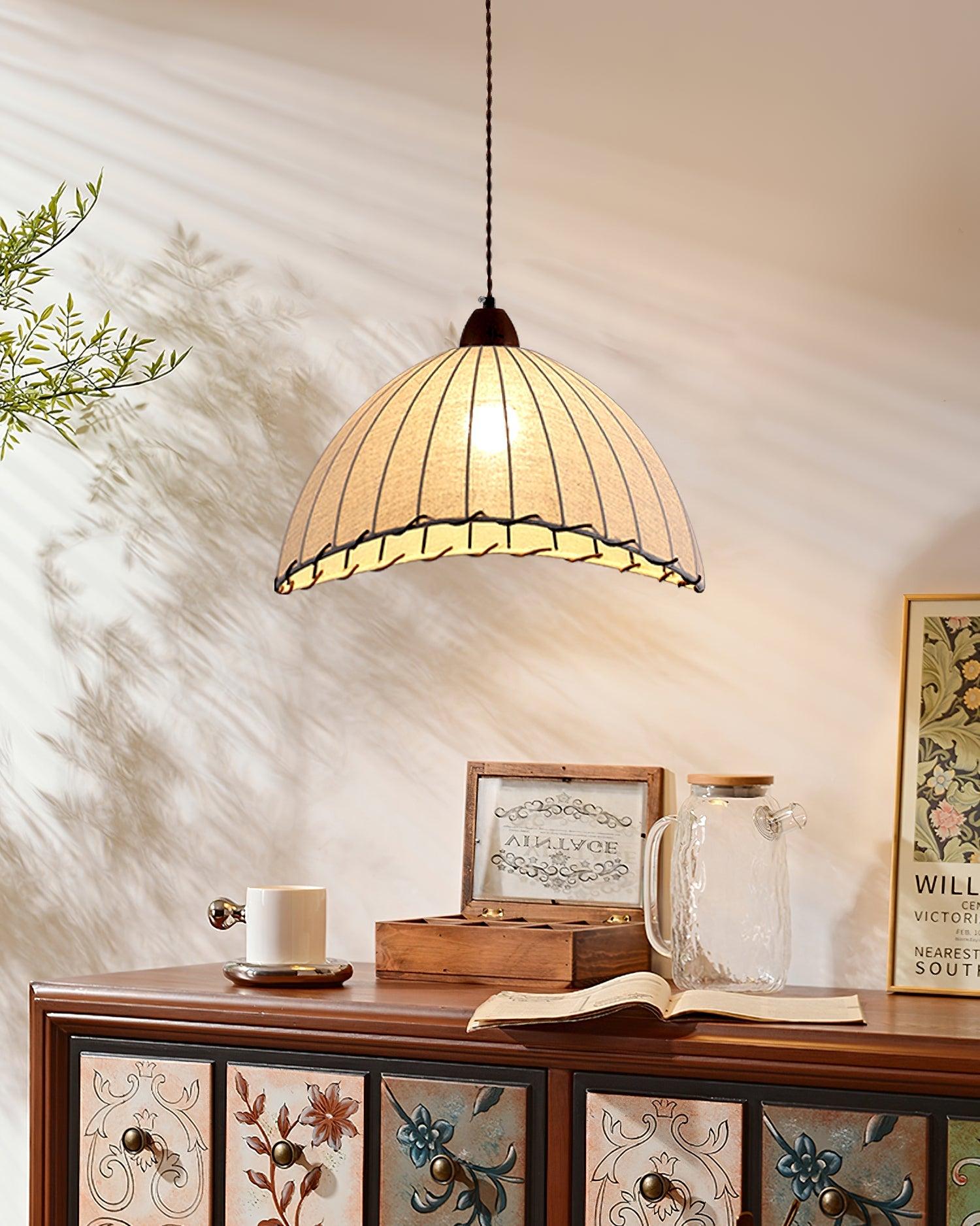 Lampada a sospensione della serie Legno e Tessuto