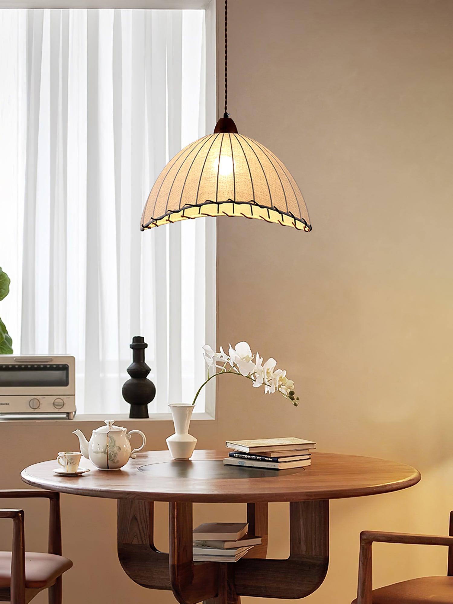 Lampada a sospensione della serie Legno e Tessuto