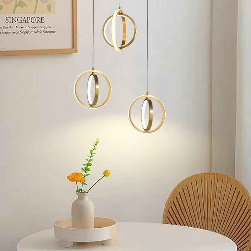 Lampadario Geometrico Dorato a Sospensione con 2 Anelli LED in Ottone