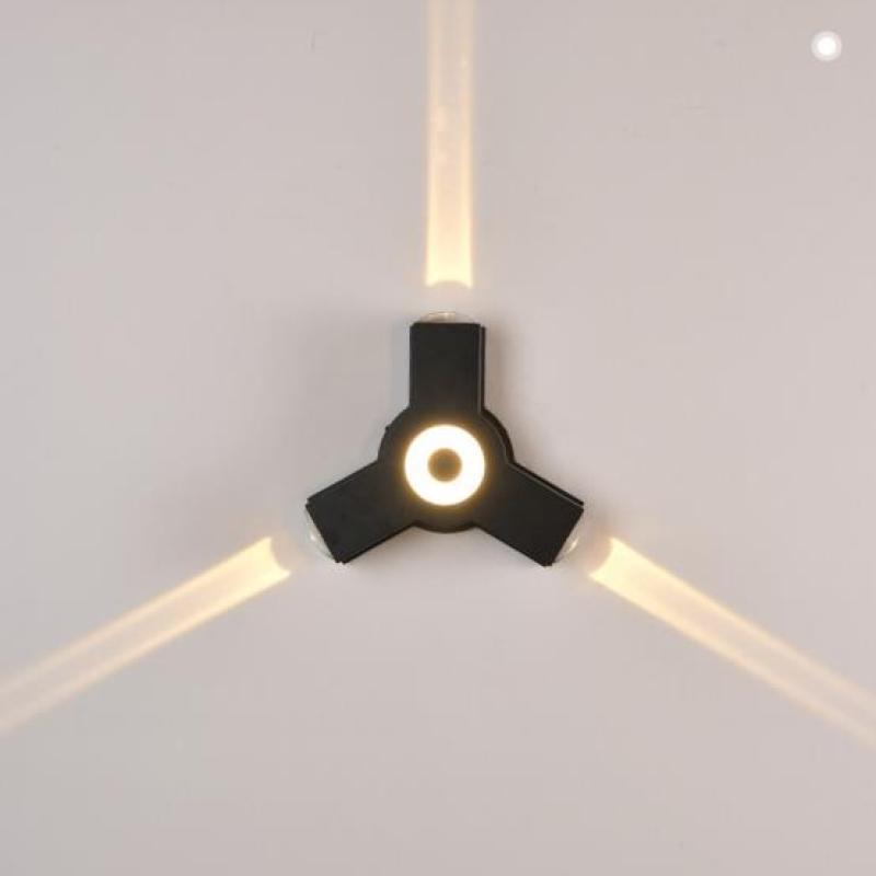 Lampada da parete Cruciform per esterni con LED bianco caldo