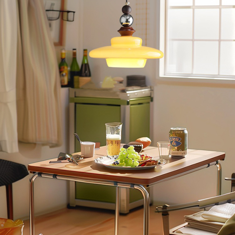 Luce a sospensione per sala da pranzo in vetro beige di stile medievale