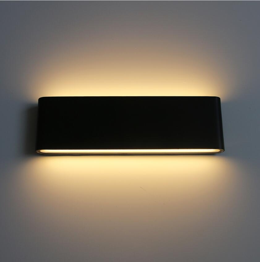 Applique da Esterno Moderna LED Impermeabile con Illuminazione Su e Giù