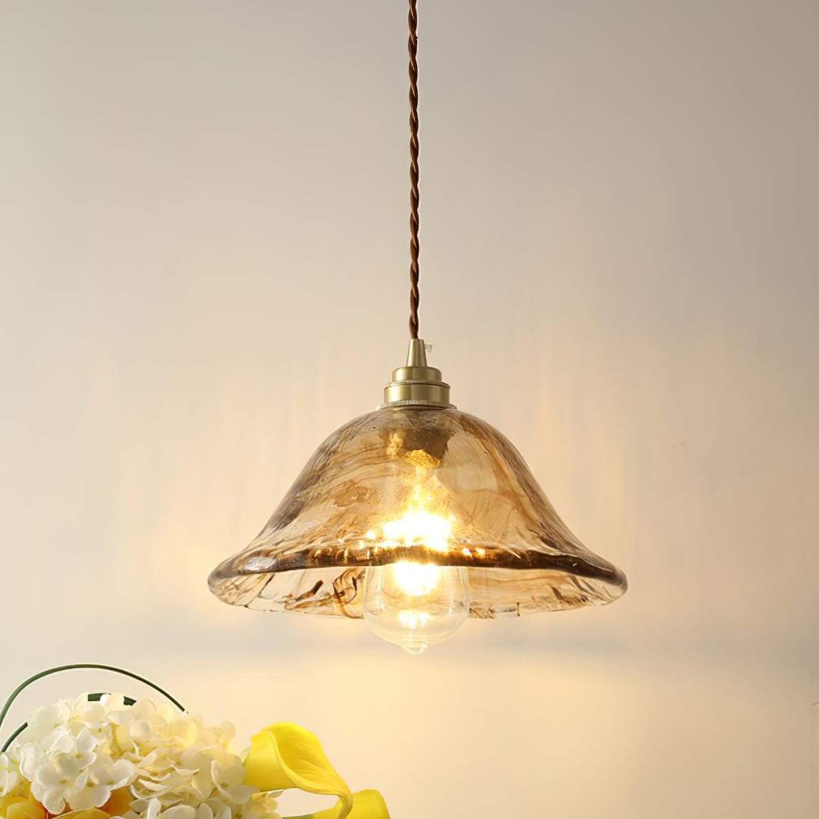 Luce a sospensione in vetro marrone vintage