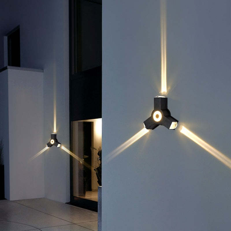 Lampada da parete Cruciform per esterni con LED bianco caldo