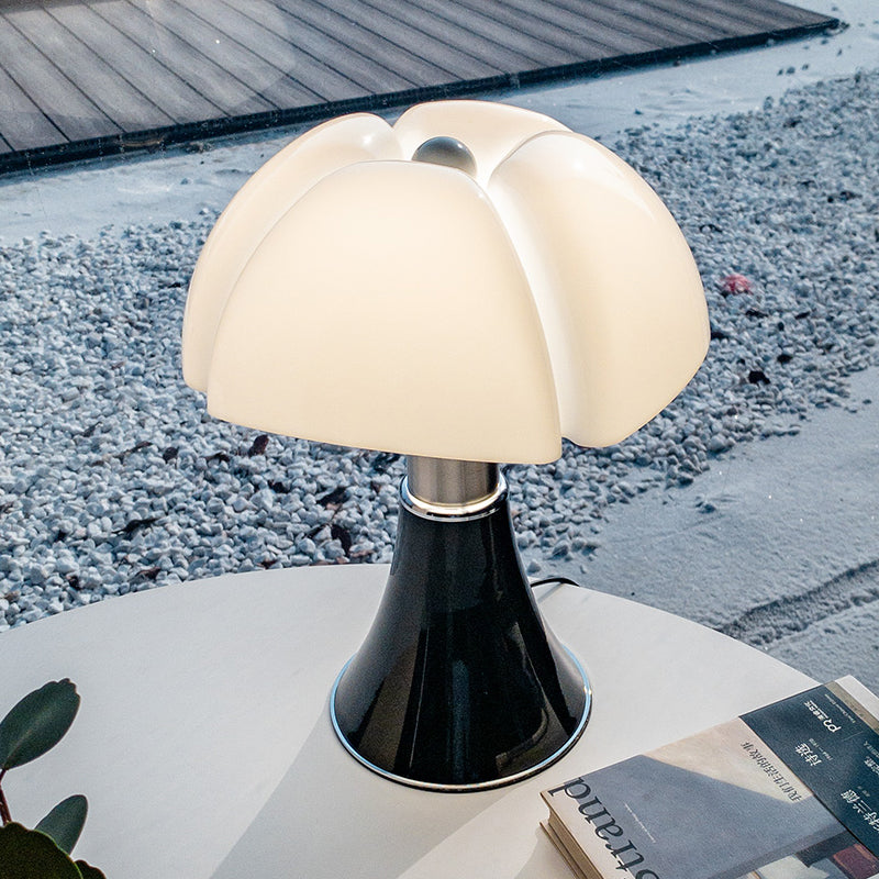 Lampada da tavolo a led vintage di design