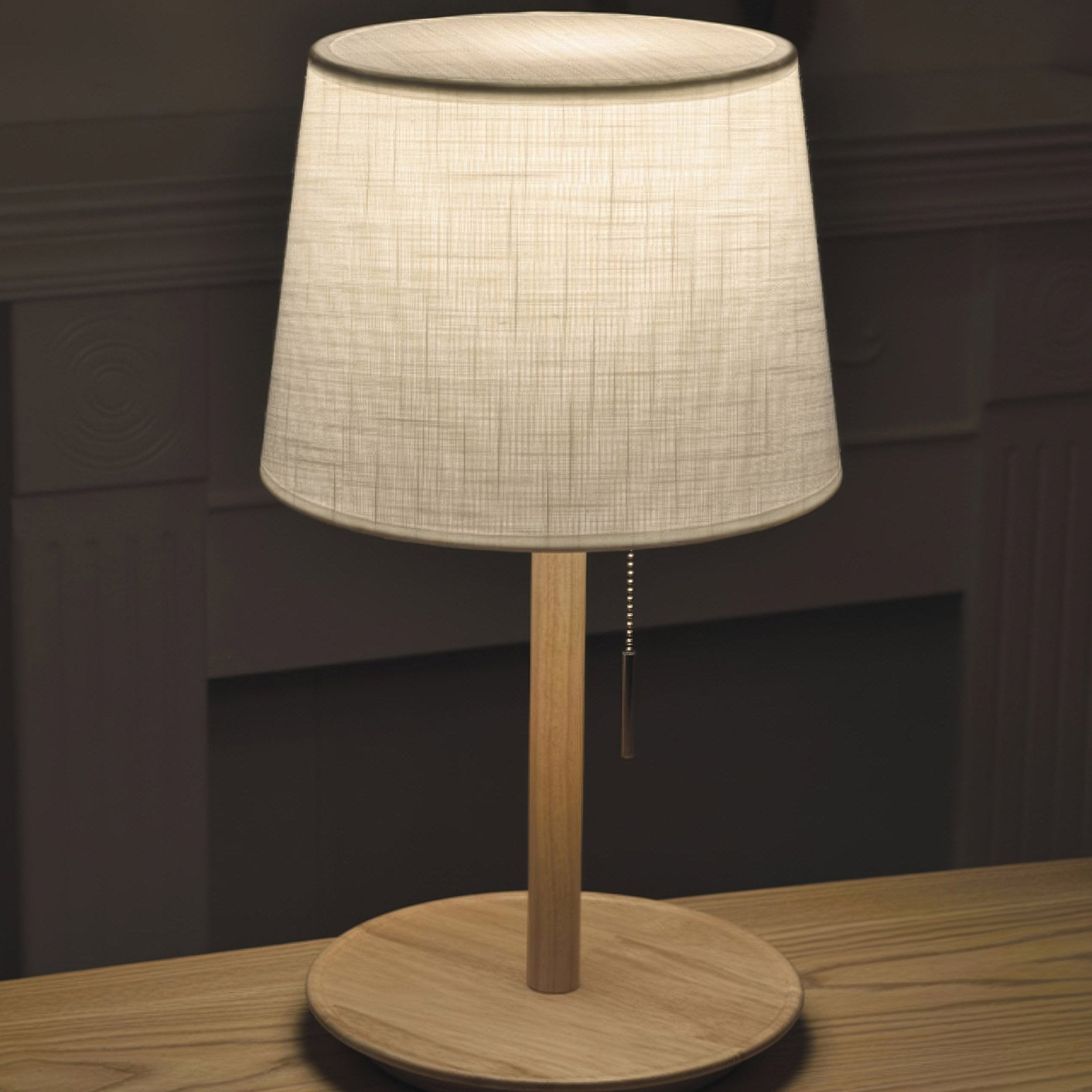 Lampada in legno di noce nordico con accenti in tessuto di lusso