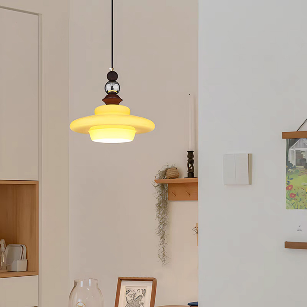 Luce a sospensione per sala da pranzo in vetro beige di stile medievale